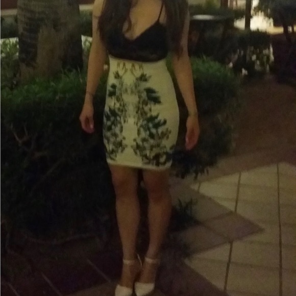 Bcbg bandage skirt - Picture 2 of 3